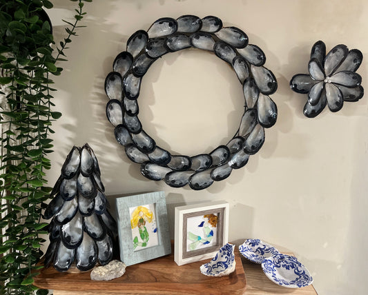 Medium Coastal Seashell Wreath – Handcrafted Neutral Beach Decor